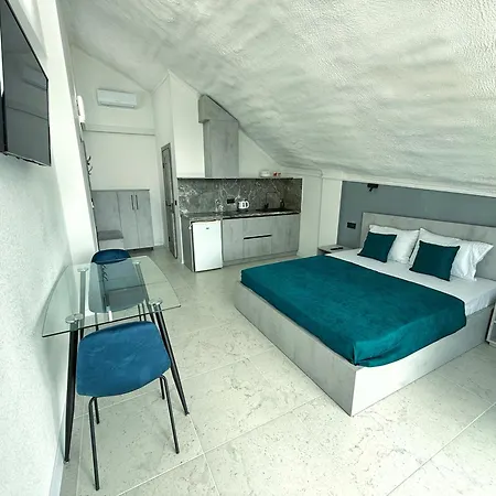 Velar Aparthotel *