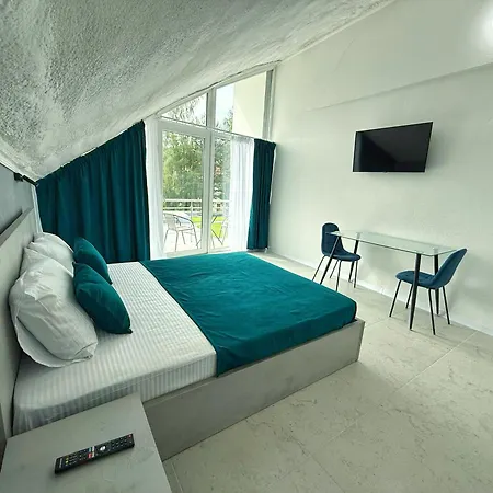 Velar Aparthotel *