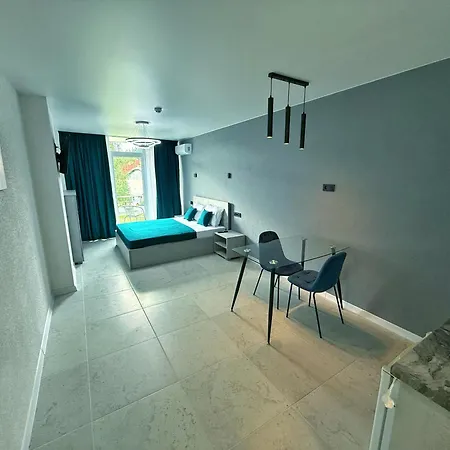 Velar Aparthotel *